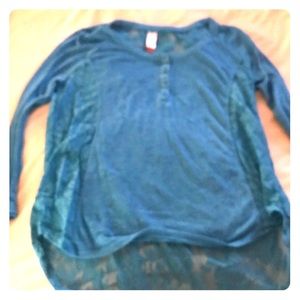 Blue back lace half sleeve shirt